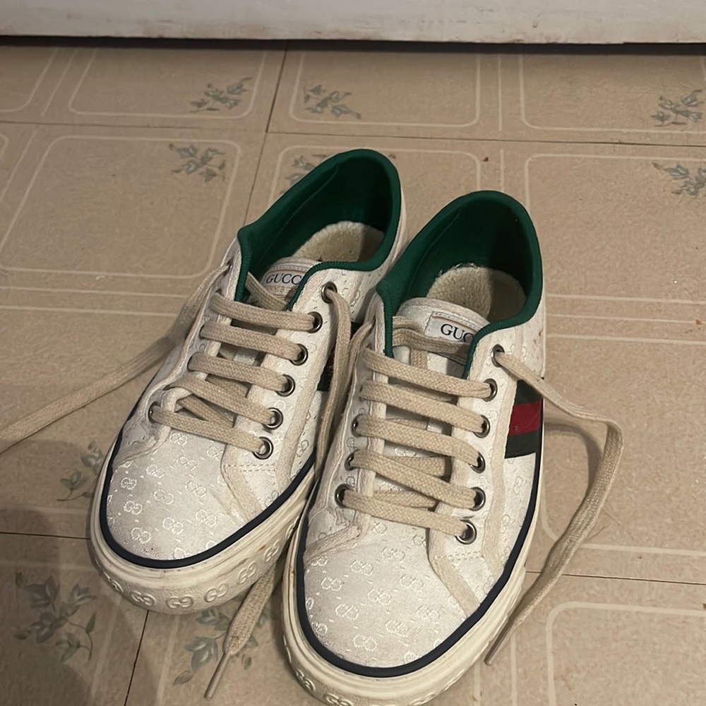 Authentic Used good condition gucci tennis shoes